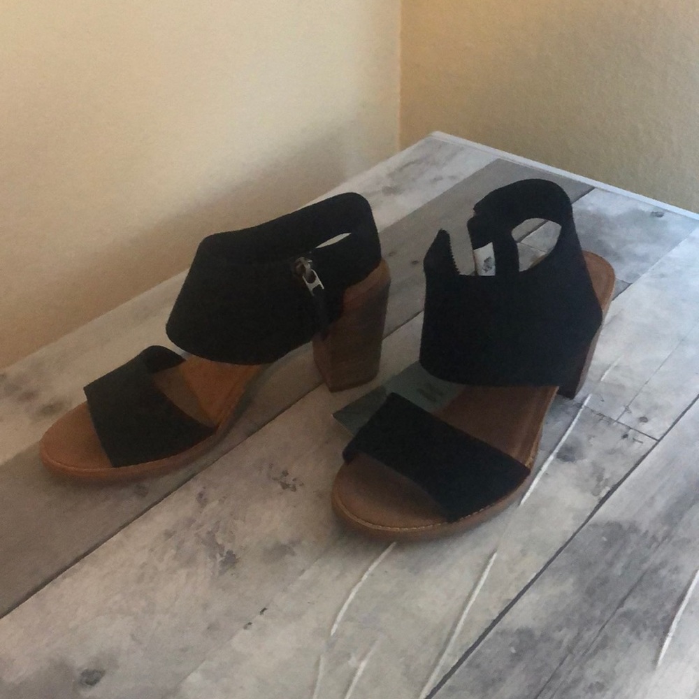 Black Wedges